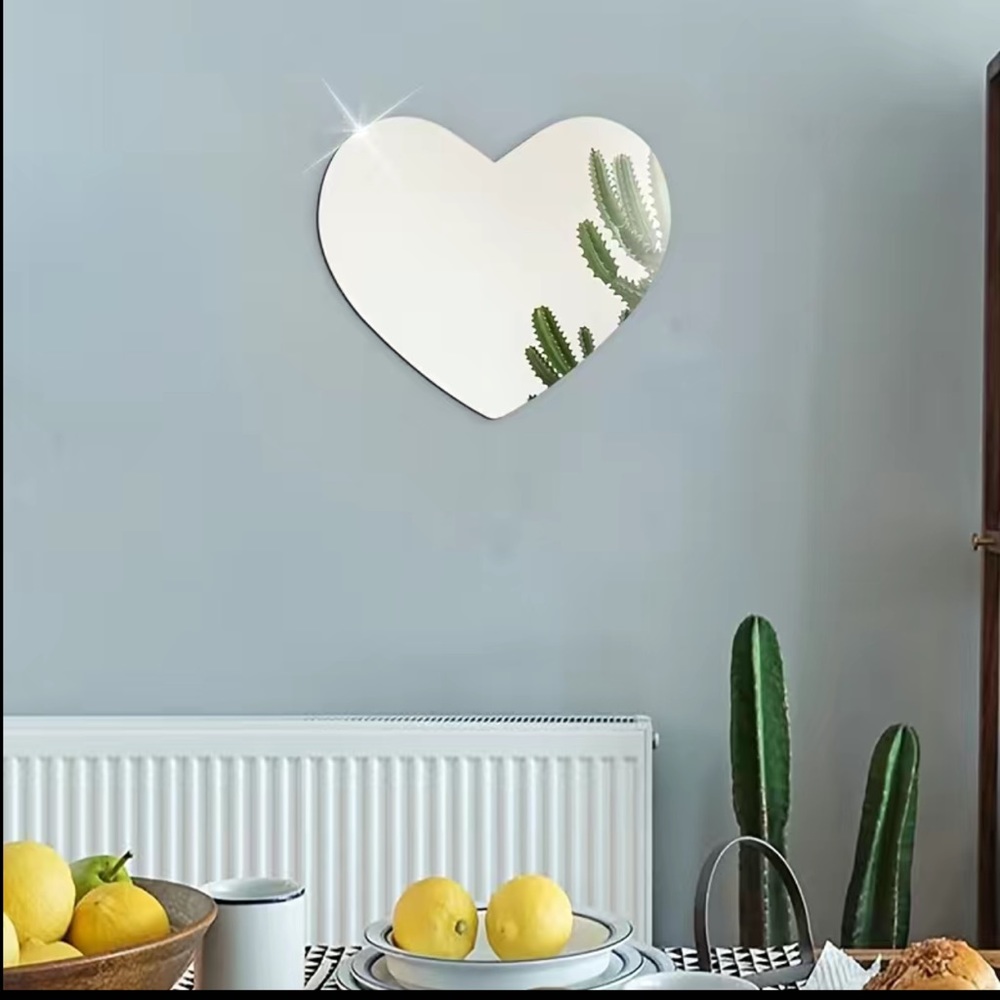 Heart shaped wall mirror - Picture 2 of 7